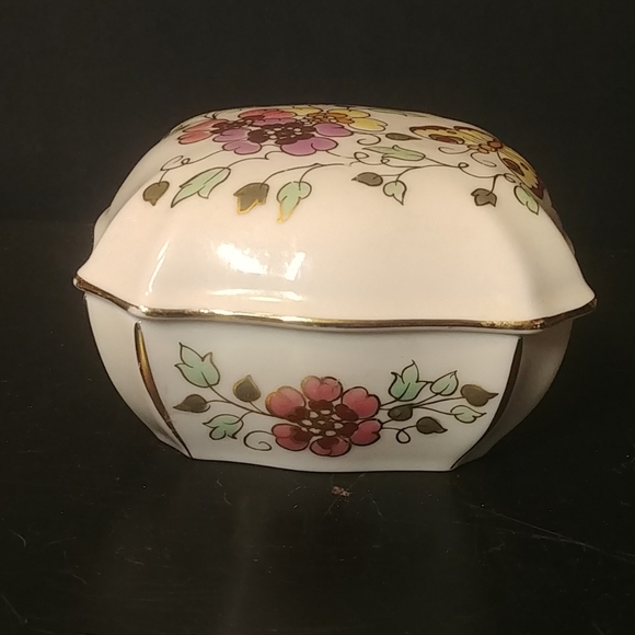 ZSOLNAY HUNGARY PORCELAIN TRINKET LIDED BOX - Picture 1 of 4